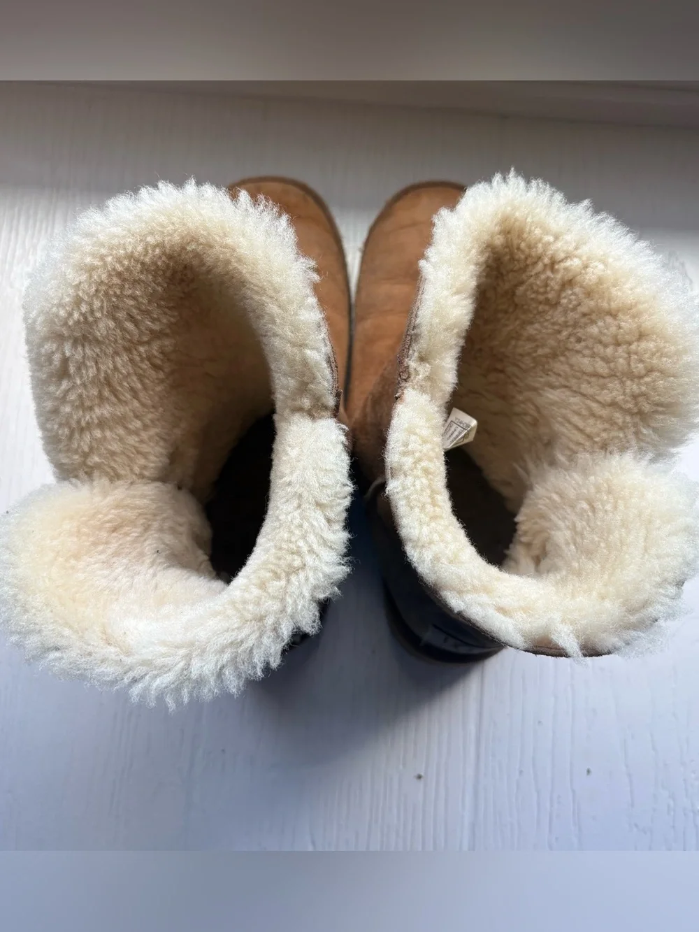 UGG Women’s Chestnut Button Short Shearling Boots, Size 7